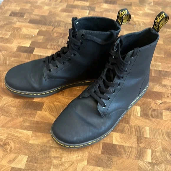 Very nice pair of Dr. Martens boots. Only wore casually a couple times. - Picture 3 of 6